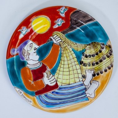 Piatto Tondo artigianale DS ceramiche de simone pescatore 18 cm PT18DS-16 Piatto Tondo artigianale DS ceramiche de simone pescatore 18 cm PT18DS-16
